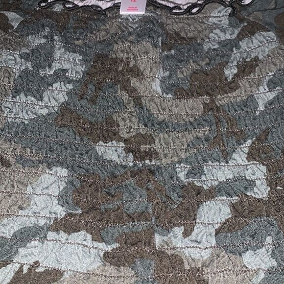 Justice size 12 shirt  - Picture 4 of 6